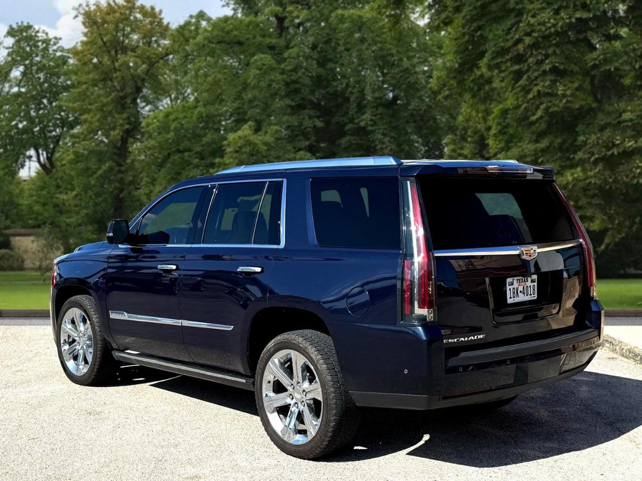 Cadillac Escalade 4WD 4dr Premium Luxury 2018