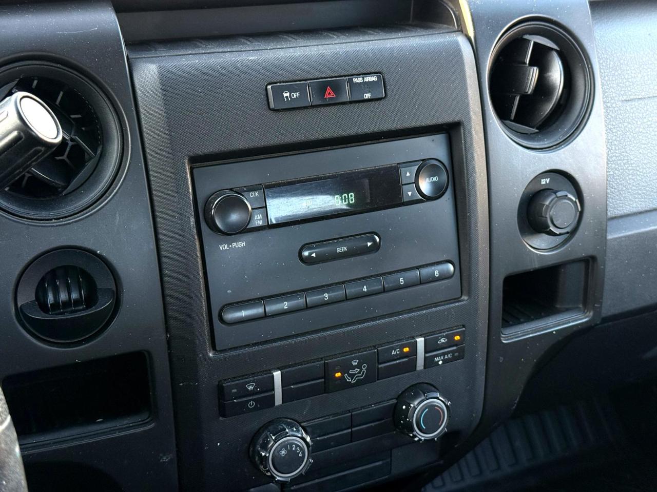 Ford F-150 2WD Reg Cab 122.5" XL 2014