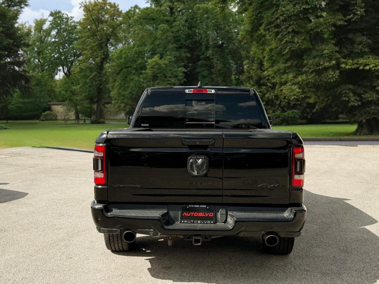 RAM 1500 4WD Crew Cab 140.5" Limited 2020