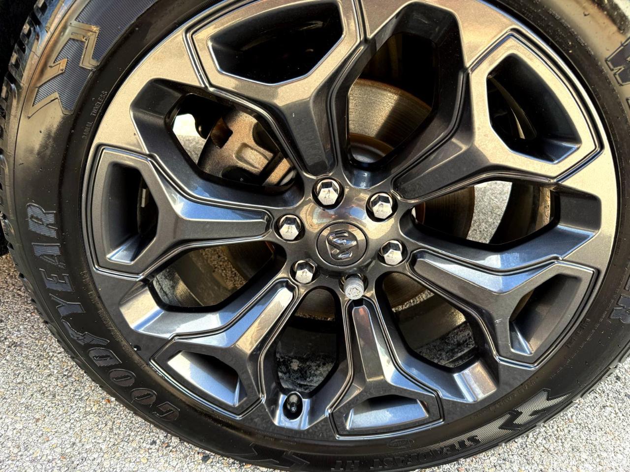 RAM 1500 4WD Crew Cab 140.5" Limited 2020