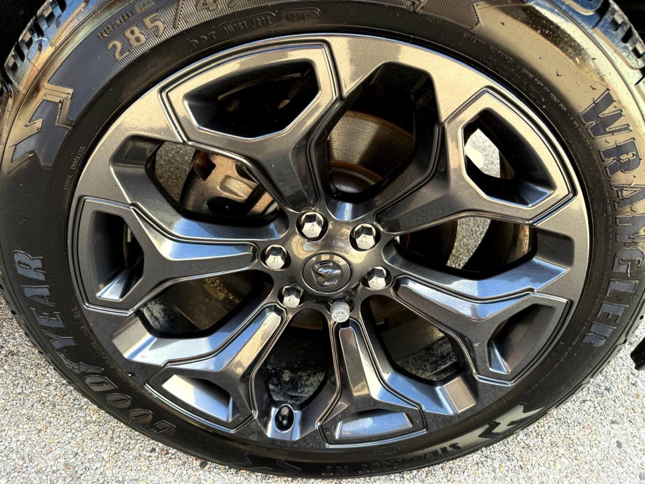 RAM 1500 4WD Crew Cab 140.5" Limited 2020