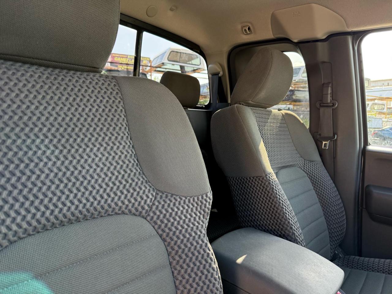 Nissan Frontier 2WD King Cab I4 Auto SV 2013