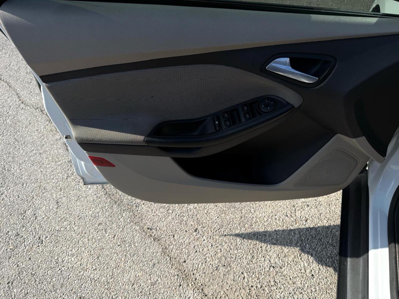 Ford Focus 4dr Sdn SE 2014