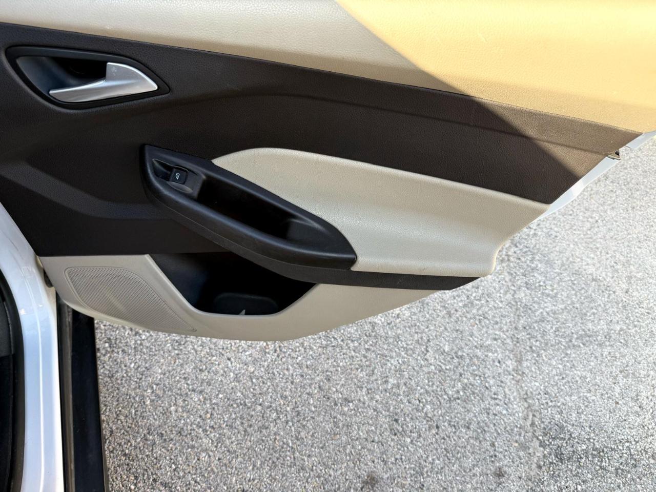 Ford Focus 4dr Sdn SE 2014