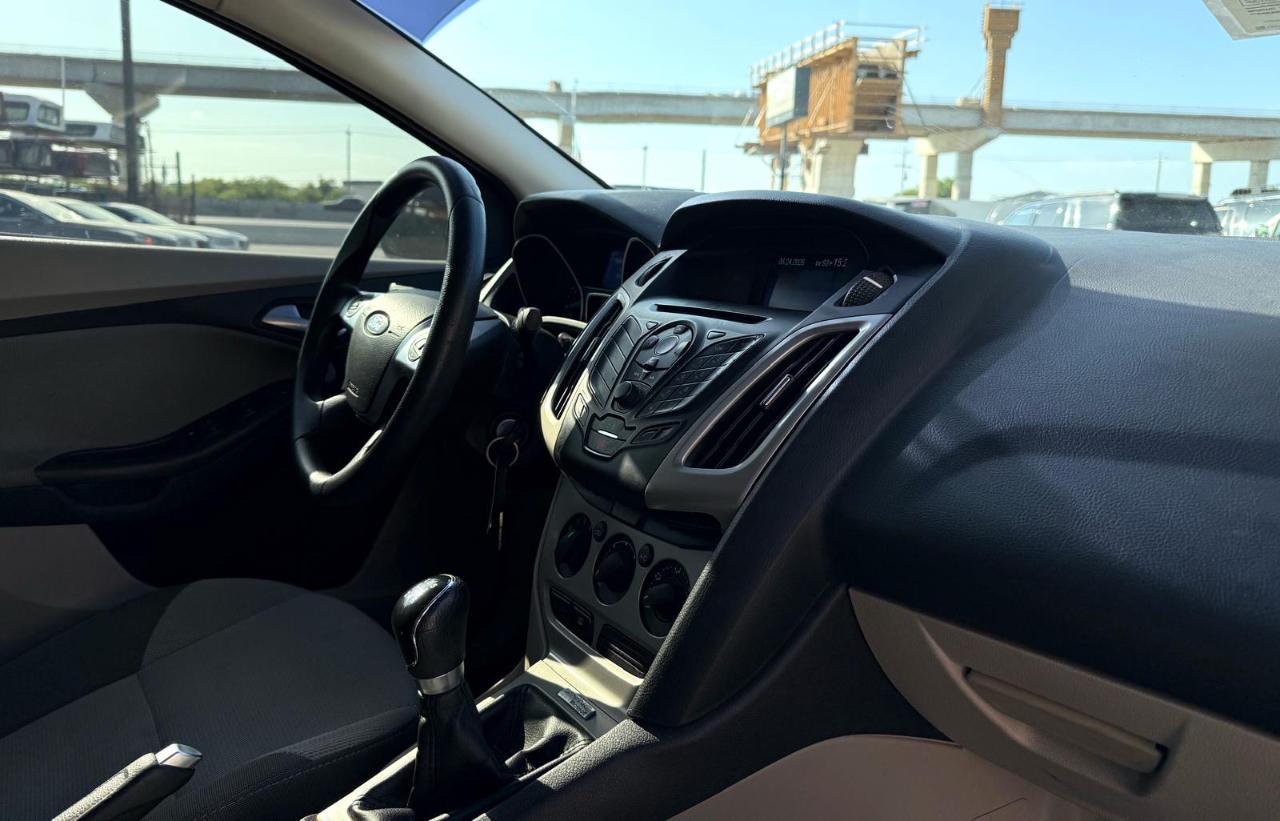 Ford Focus 4dr Sdn SE 2014