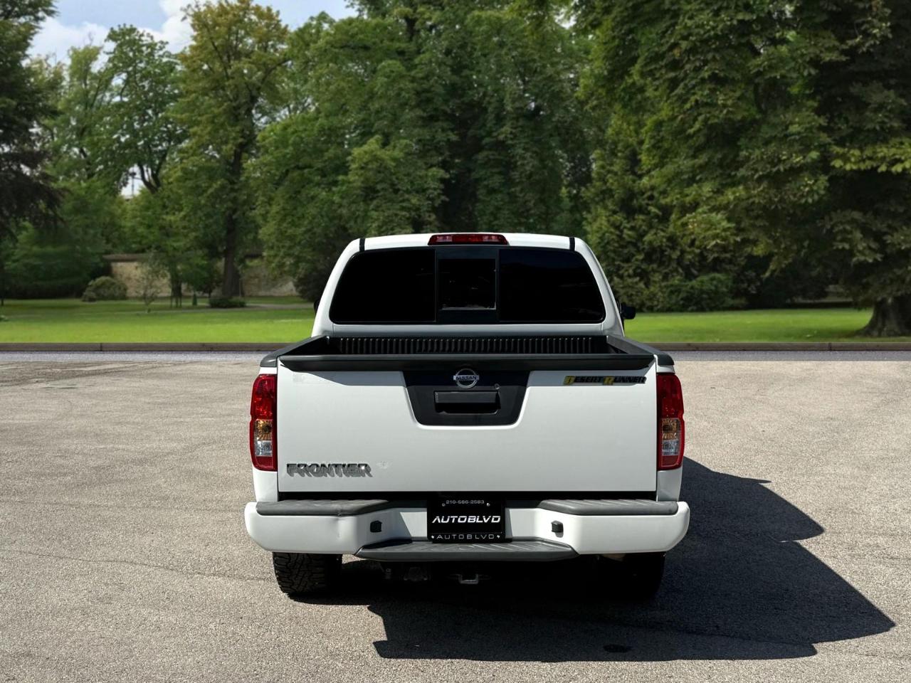 Nissan Frontier 2WD Crew Cab SWB Auto Desert Runner 2016