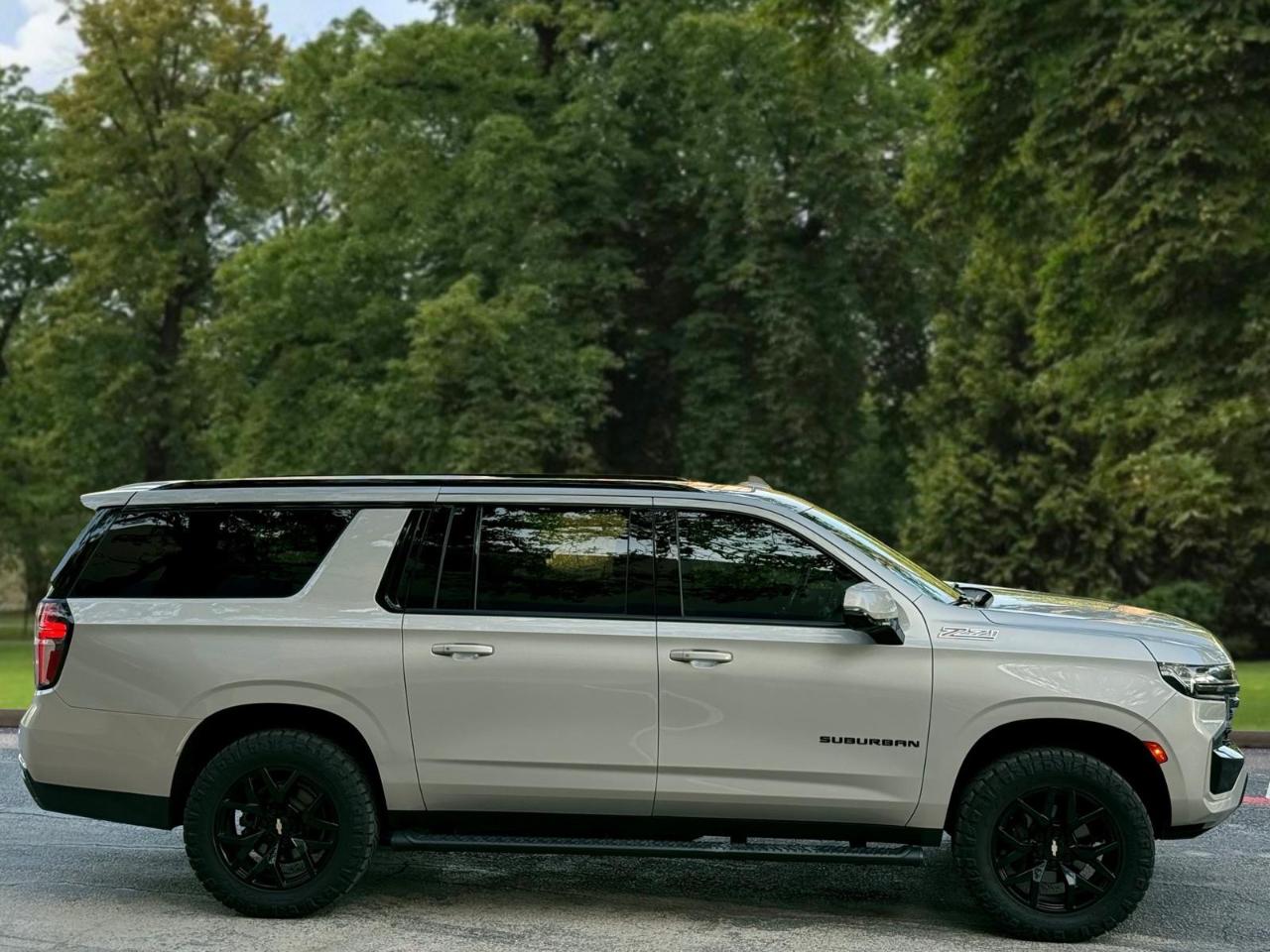 Chevrolet Suburban 4WD 4dr Z71 2022