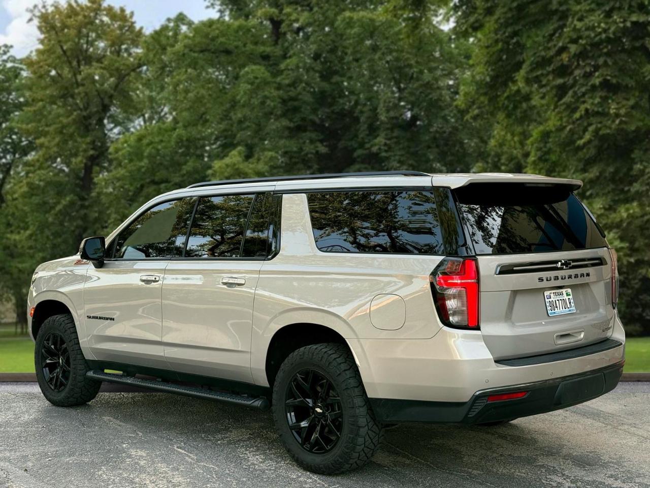 Chevrolet Suburban 4WD 4dr Z71 2022