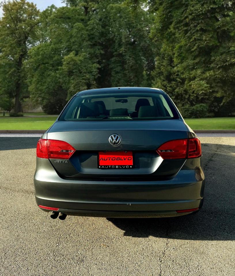 Volkswagen Jetta Sedan 4dr Man Base 2014