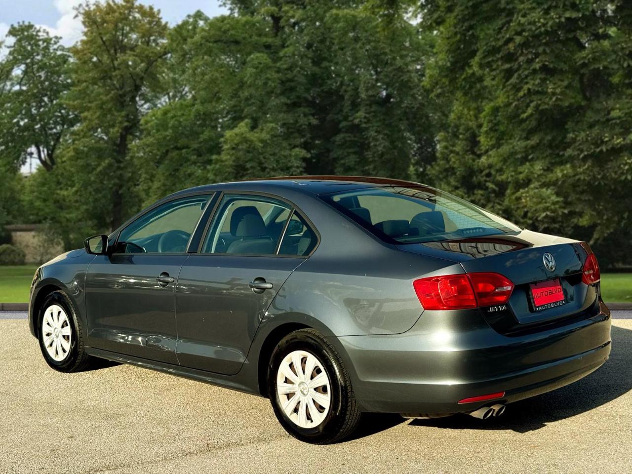 Volkswagen Jetta Sedan 4dr Man Base 2014
