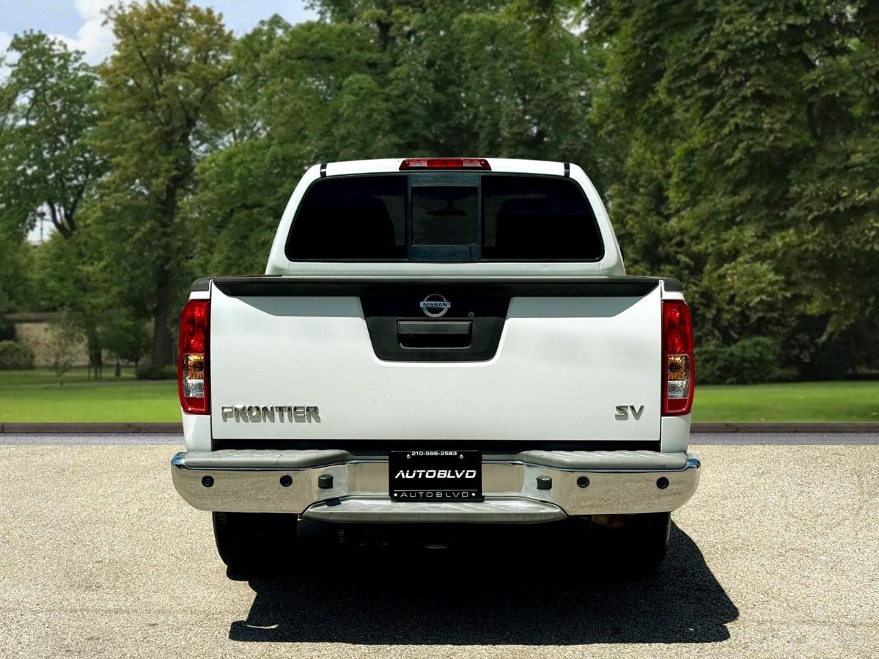 Nissan Frontier 2WD Crew Cab SWB Auto SV 2016