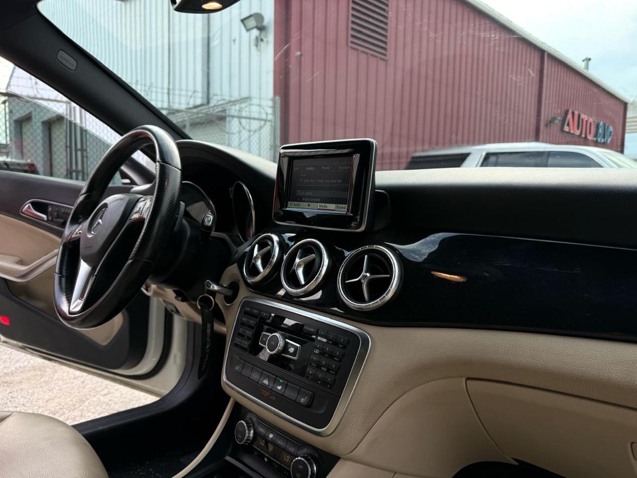 Mercedes-Benz CLA-Class 4dr Sdn CLA 250 FWD 2014