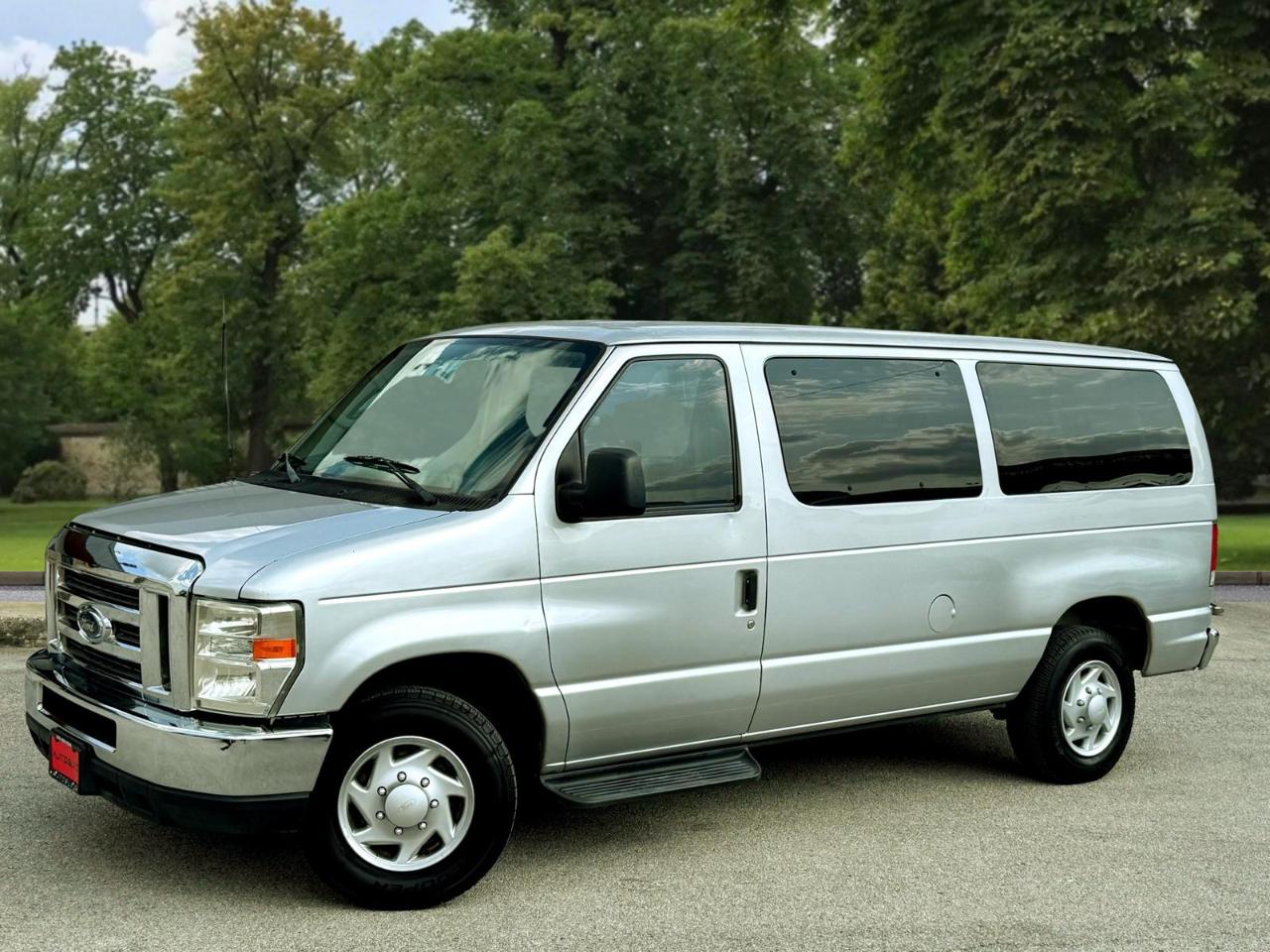 2014 Ford Econoline Wagon E-350 Super Duty XLT