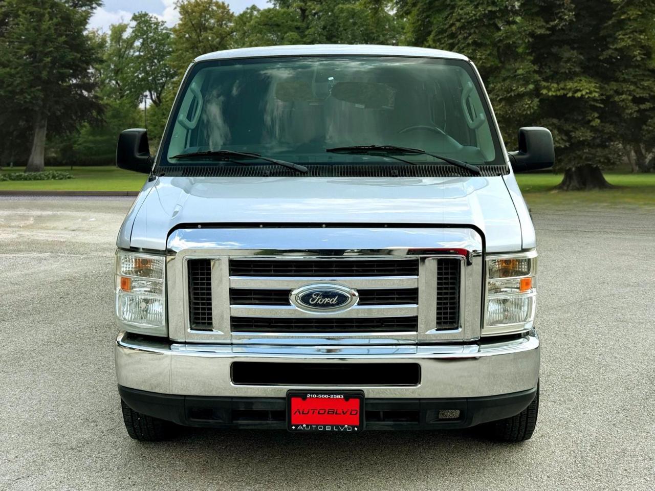 Ford Econoline Wagon E-350 Super Duty XLT 2014
