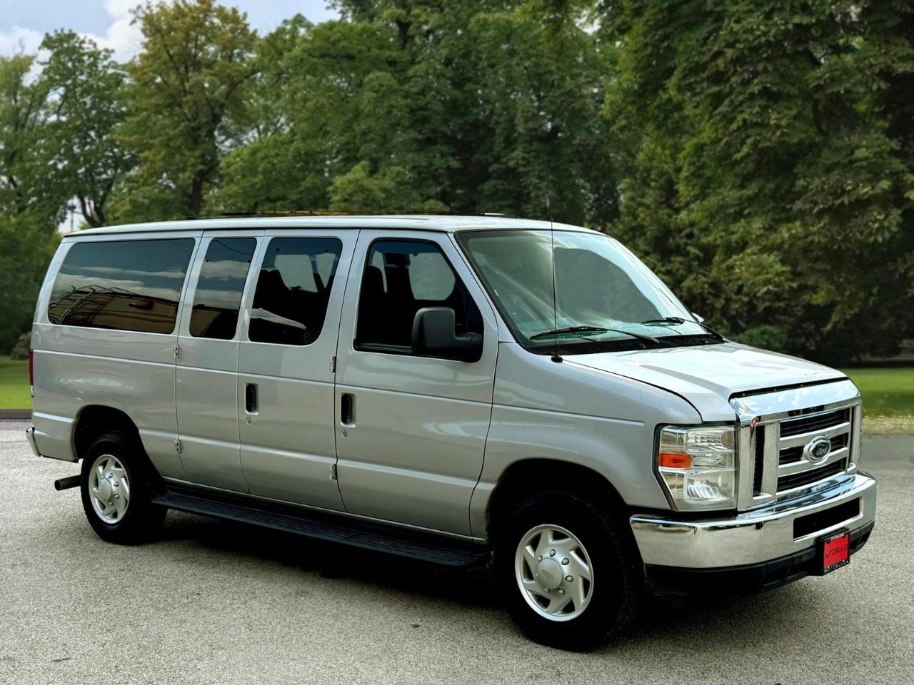 Ford Econoline Wagon E-350 Super Duty XLT 2014