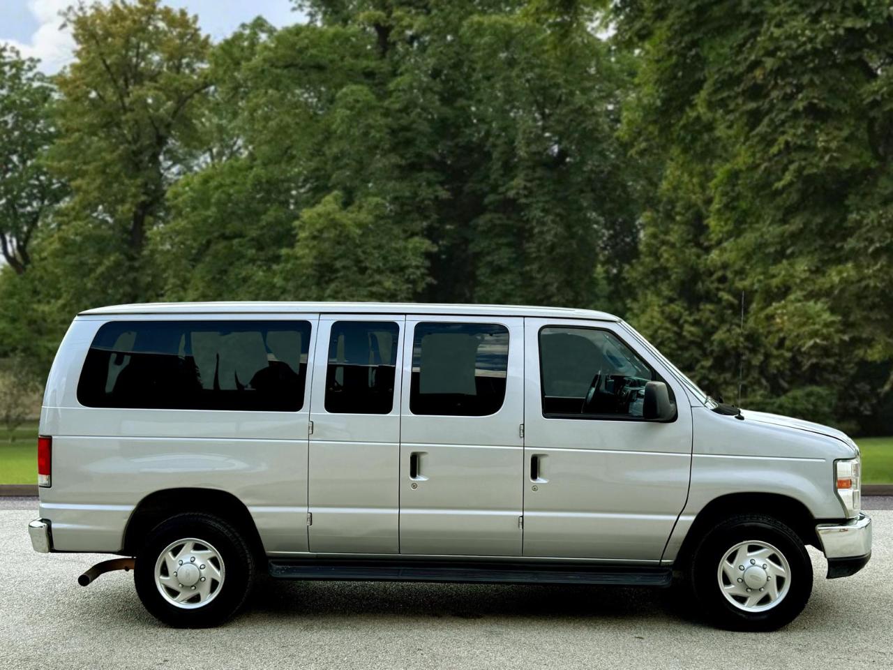 Ford Econoline Wagon E-350 Super Duty XLT 2014