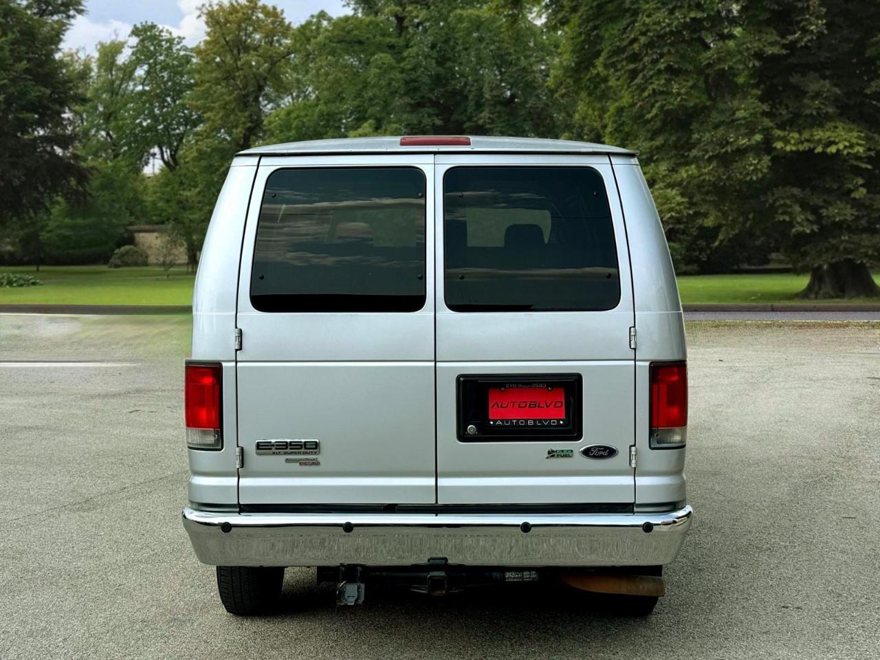 Ford Econoline Wagon E-350 Super Duty XLT 2014