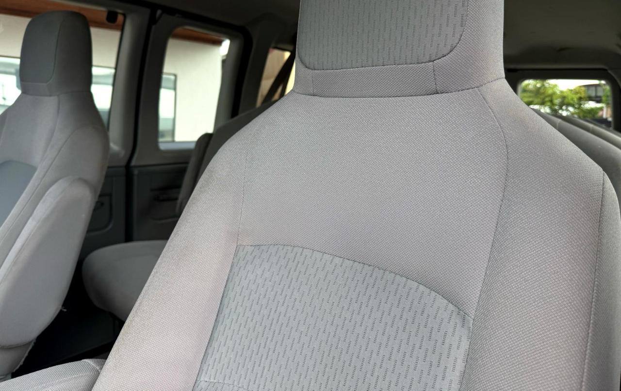 Ford Econoline Wagon E-350 Super Duty XLT 2014