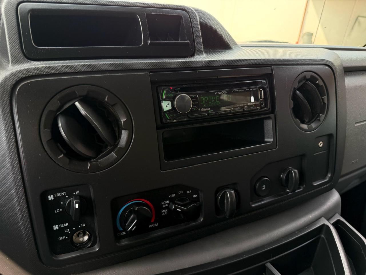 Ford Econoline Wagon E-350 Super Duty XLT 2014