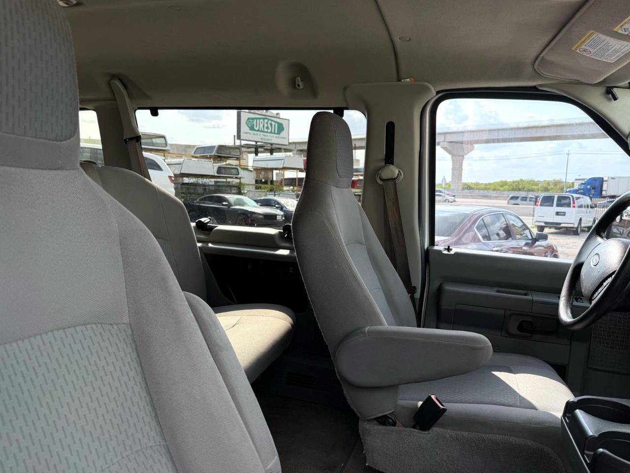 Ford Econoline Wagon E-350 Super Duty XLT 2014