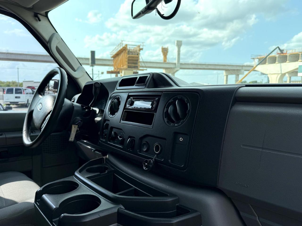 Ford Econoline Wagon E-350 Super Duty XLT 2014