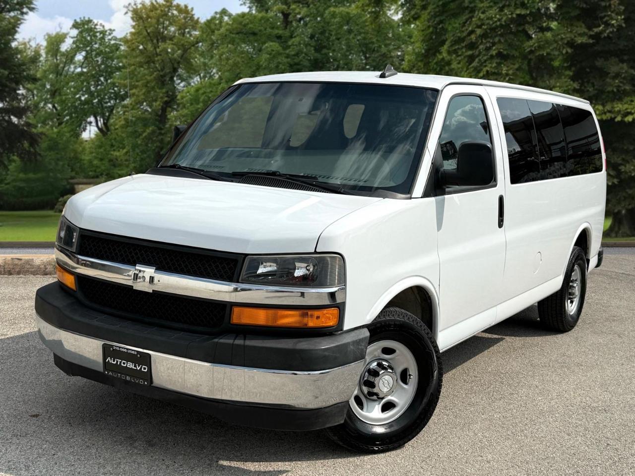 Chevrolet Express Passenger RWD 3500 135" LT 2018