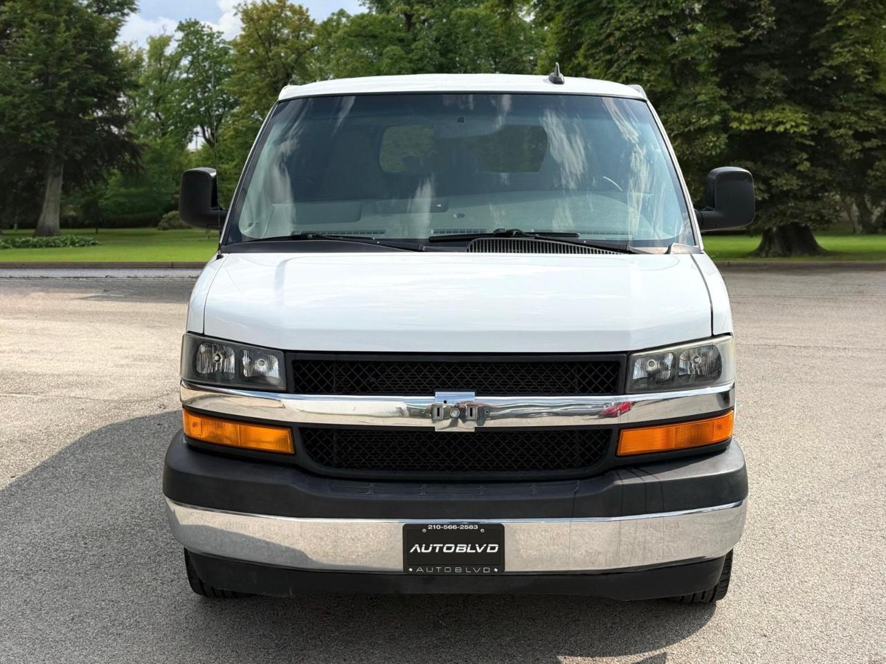 Chevrolet Express Passenger RWD 3500 135" LT 2018