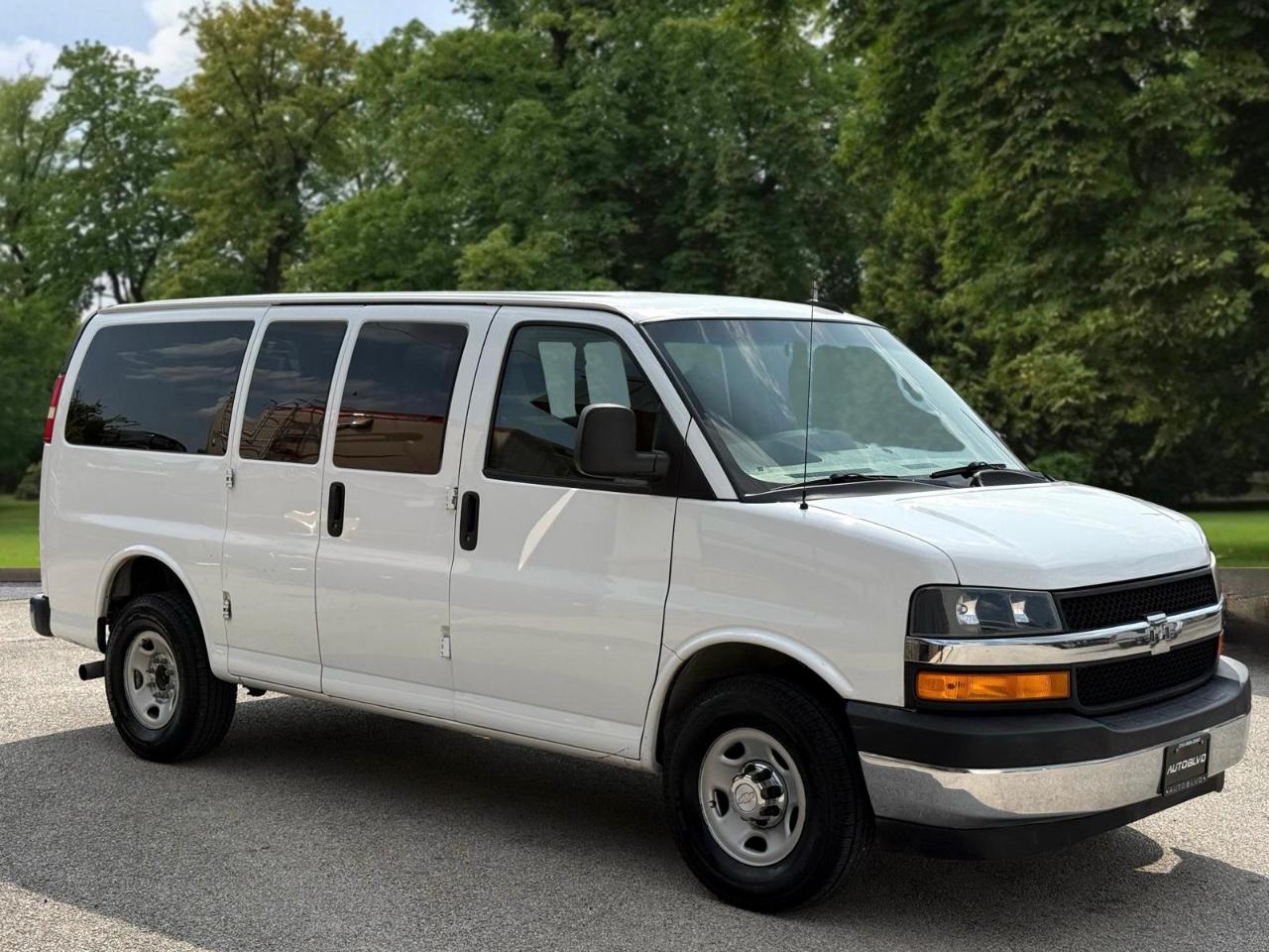 Chevrolet Express Passenger RWD 3500 135" LT 2018