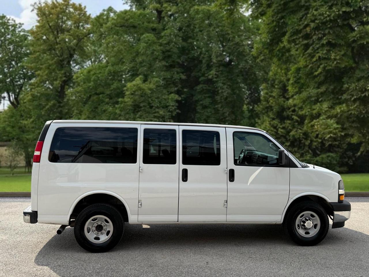 Chevrolet Express Passenger RWD 3500 135" LT 2018