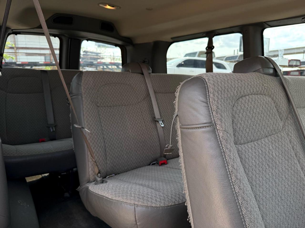 Chevrolet Express Passenger RWD 3500 135" LT 2018
