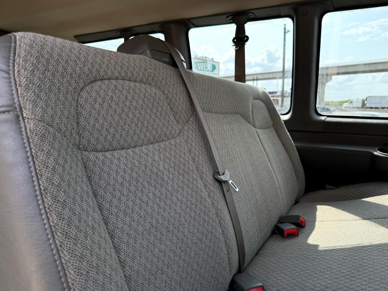 Chevrolet Express Passenger RWD 3500 135" LT 2018