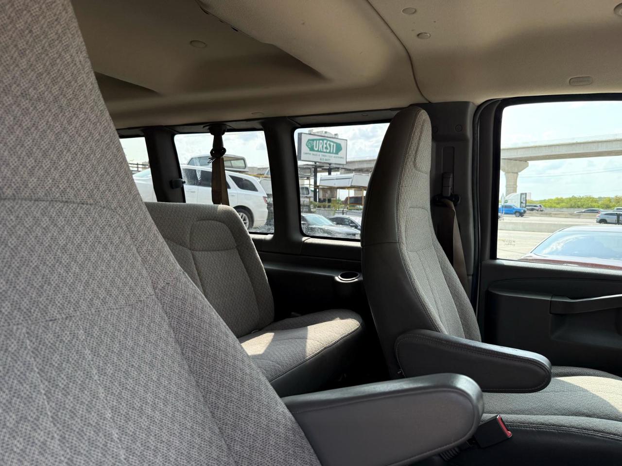 Chevrolet Express Passenger RWD 3500 135" LT 2018