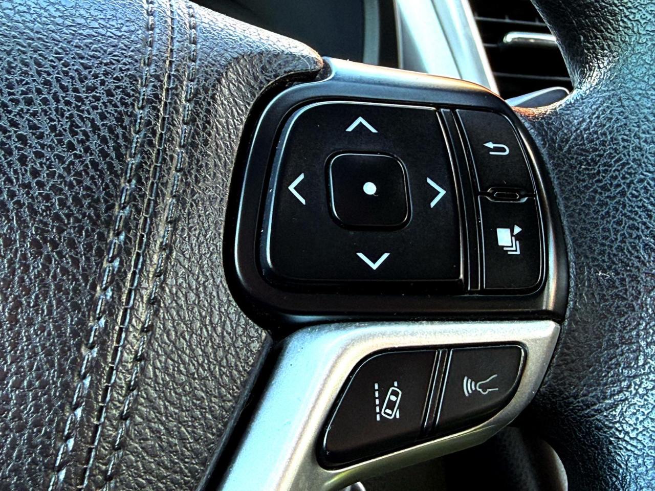 Toyota Highlander LE I4 FWD (Natl) 2018