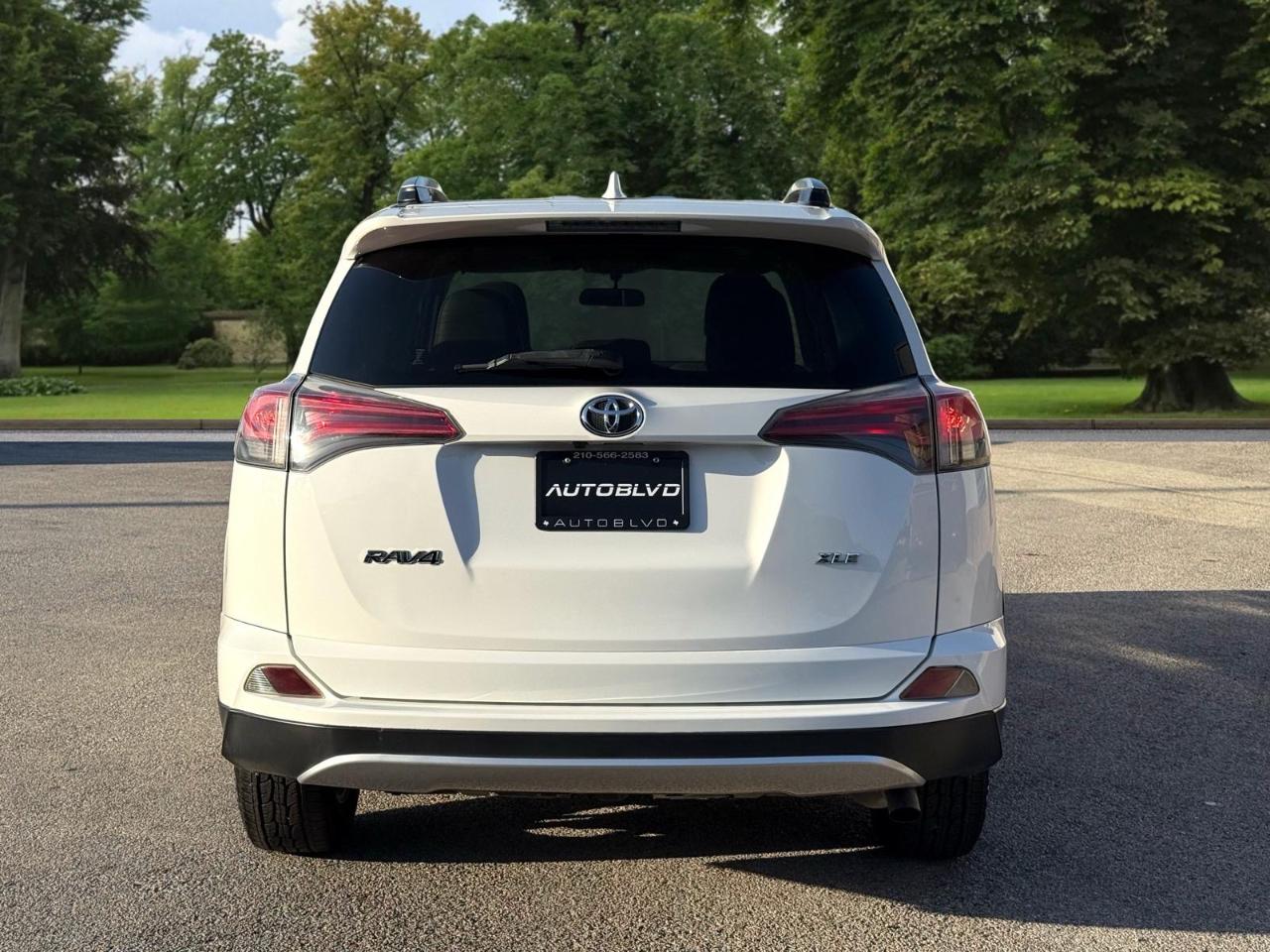 Toyota RAV4 FWD 4dr XLE (Natl) 2016