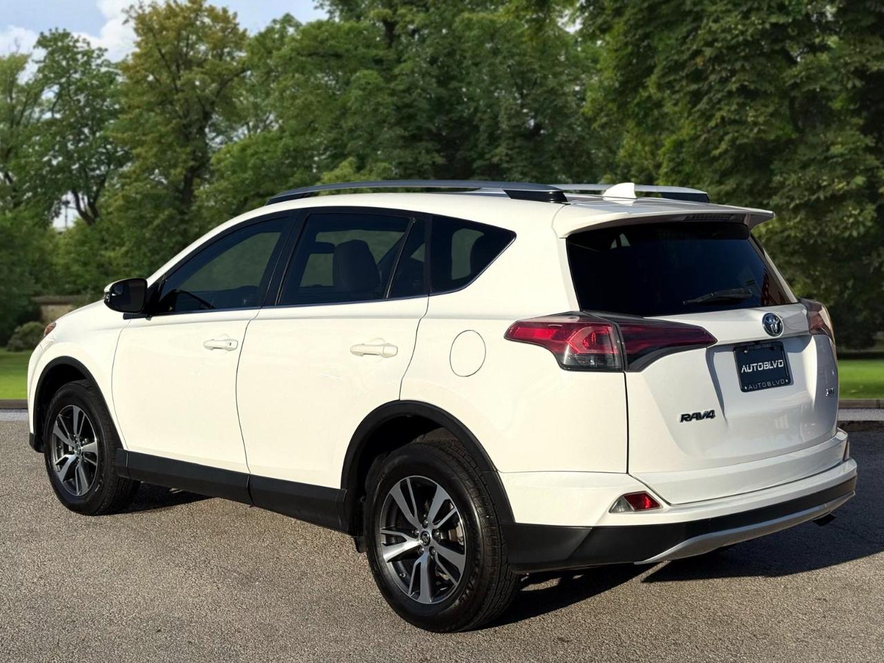 Toyota RAV4 FWD 4dr XLE (Natl) 2016