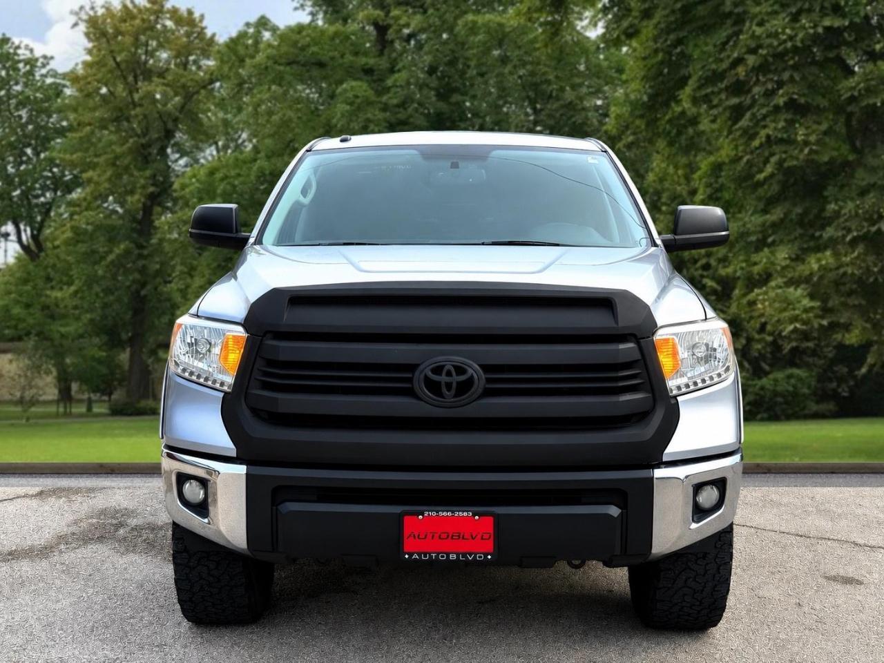 Toyota Tundra 2WD Truck CrewMax 4.6L V8 6-Spd AT SR5 (Natl) 2016
