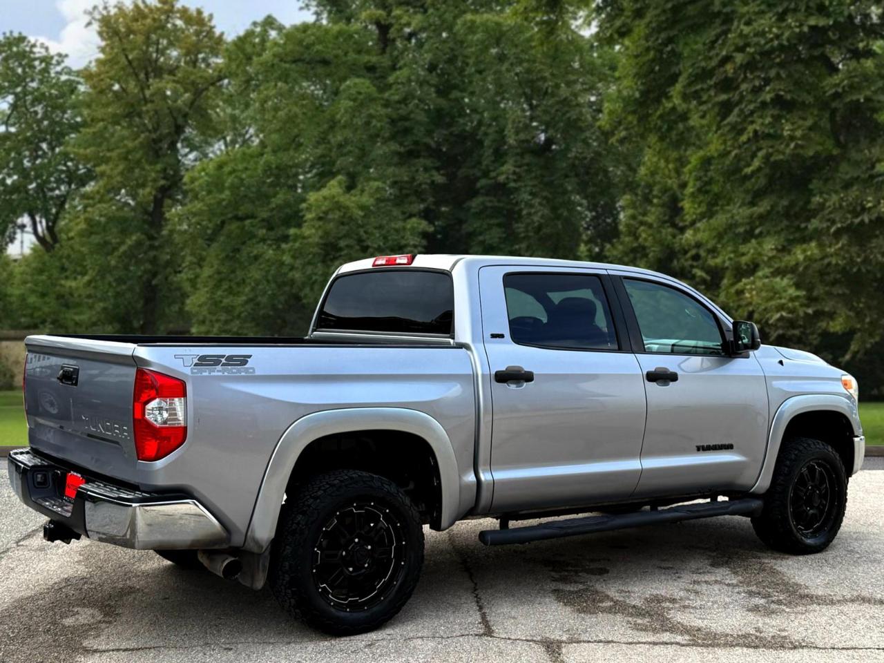 Toyota Tundra 2WD Truck CrewMax 4.6L V8 6-Spd AT SR5 (Natl) 2016