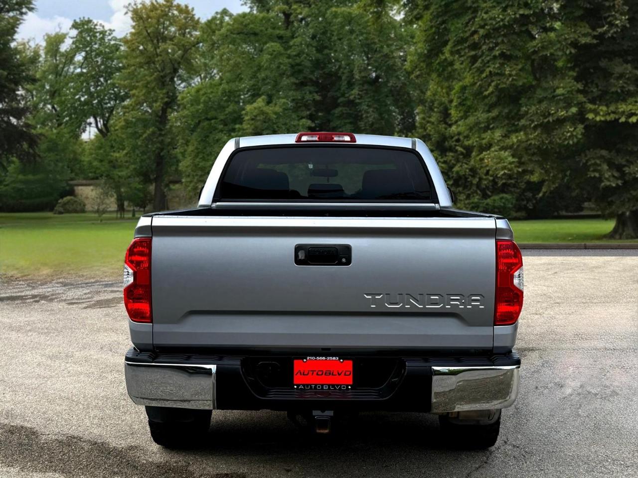 Toyota Tundra 2WD Truck CrewMax 4.6L V8 6-Spd AT SR5 (Natl) 2016