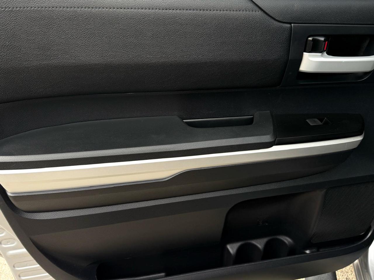 Toyota Tundra 2WD Truck CrewMax 4.6L V8 6-Spd AT SR5 (Natl) 2016
