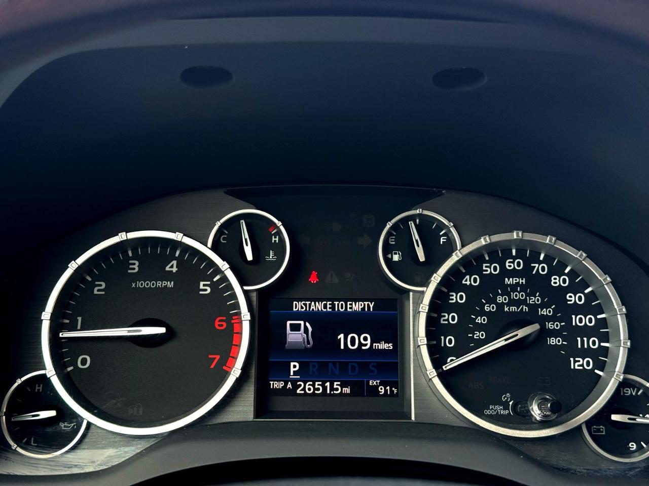 Toyota Tundra 2WD Truck CrewMax 4.6L V8 6-Spd AT SR5 (Natl) 2016