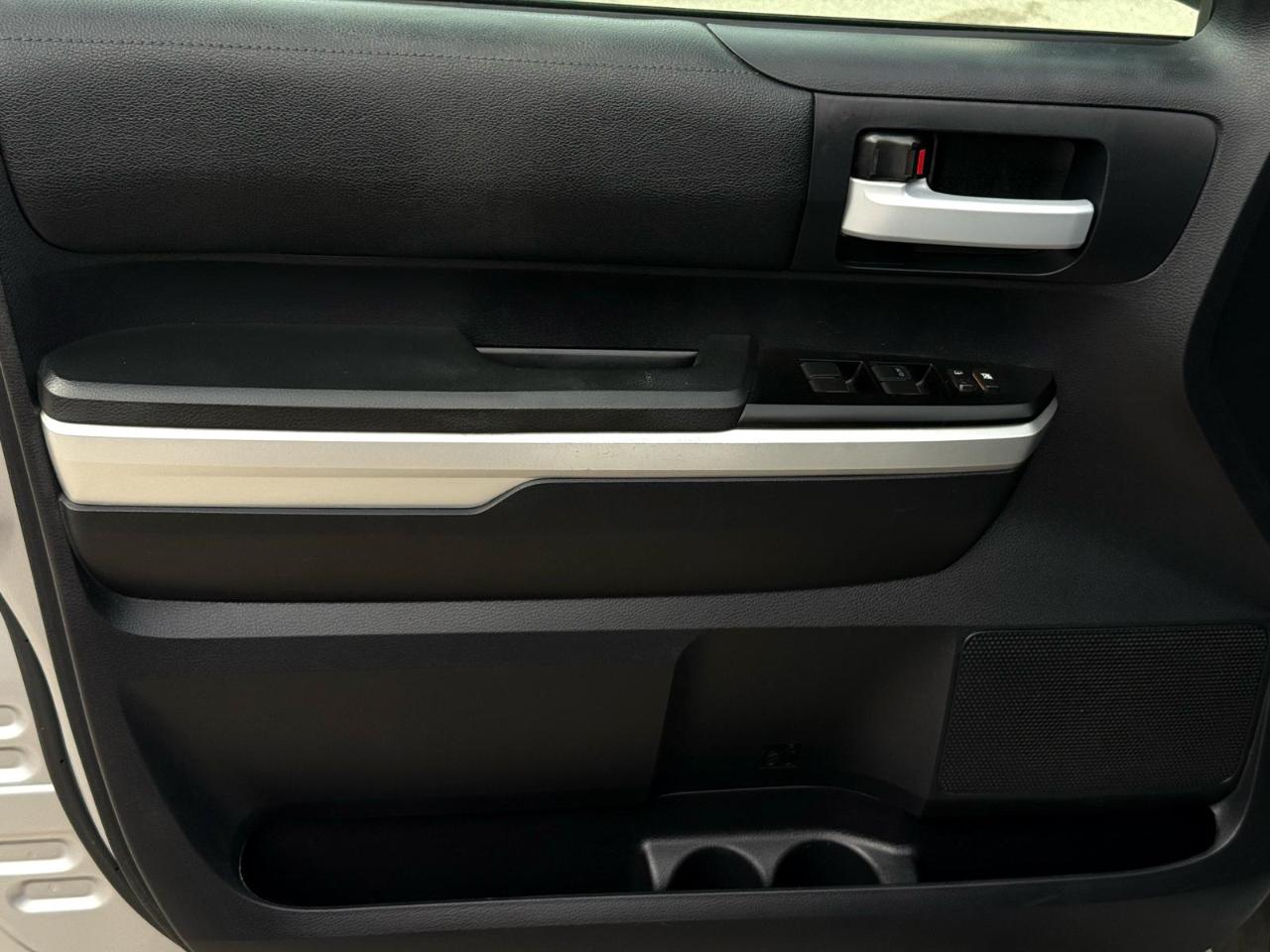 Toyota Tundra 2WD Truck CrewMax 4.6L V8 6-Spd AT SR5 (Natl) 2016