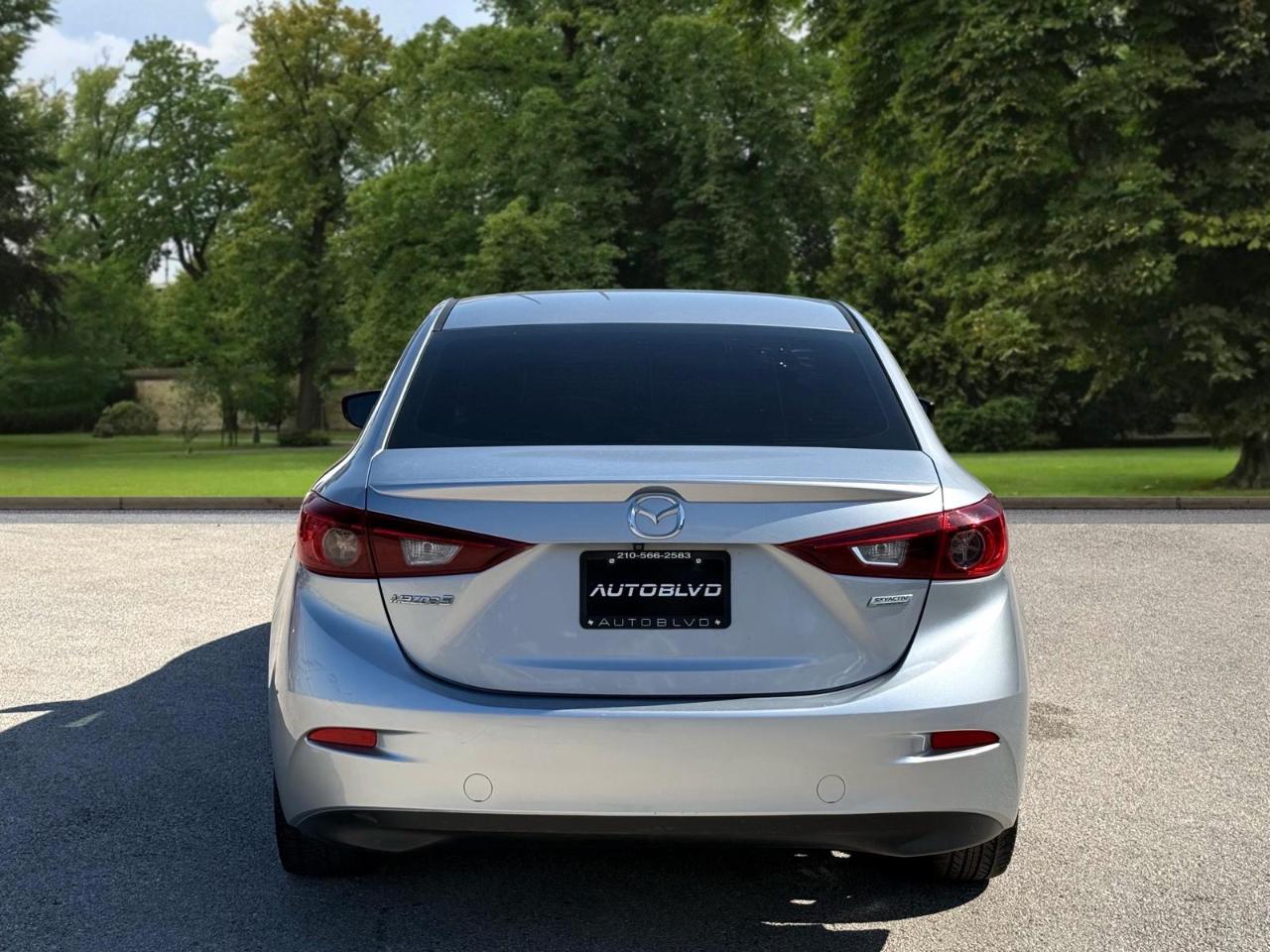 Mazda Mazda3 4-Door Touring Auto 2018