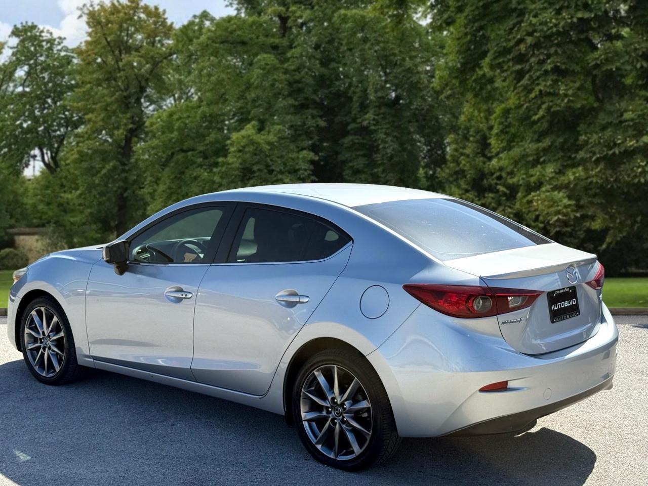 Mazda Mazda3 4-Door Touring Auto 2018