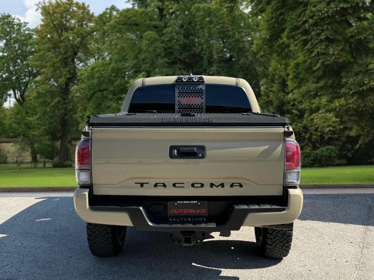 Toyota Tacoma 4WD TRD Off Road Double Cab 5' Bed V6 AT (Natl) 2017