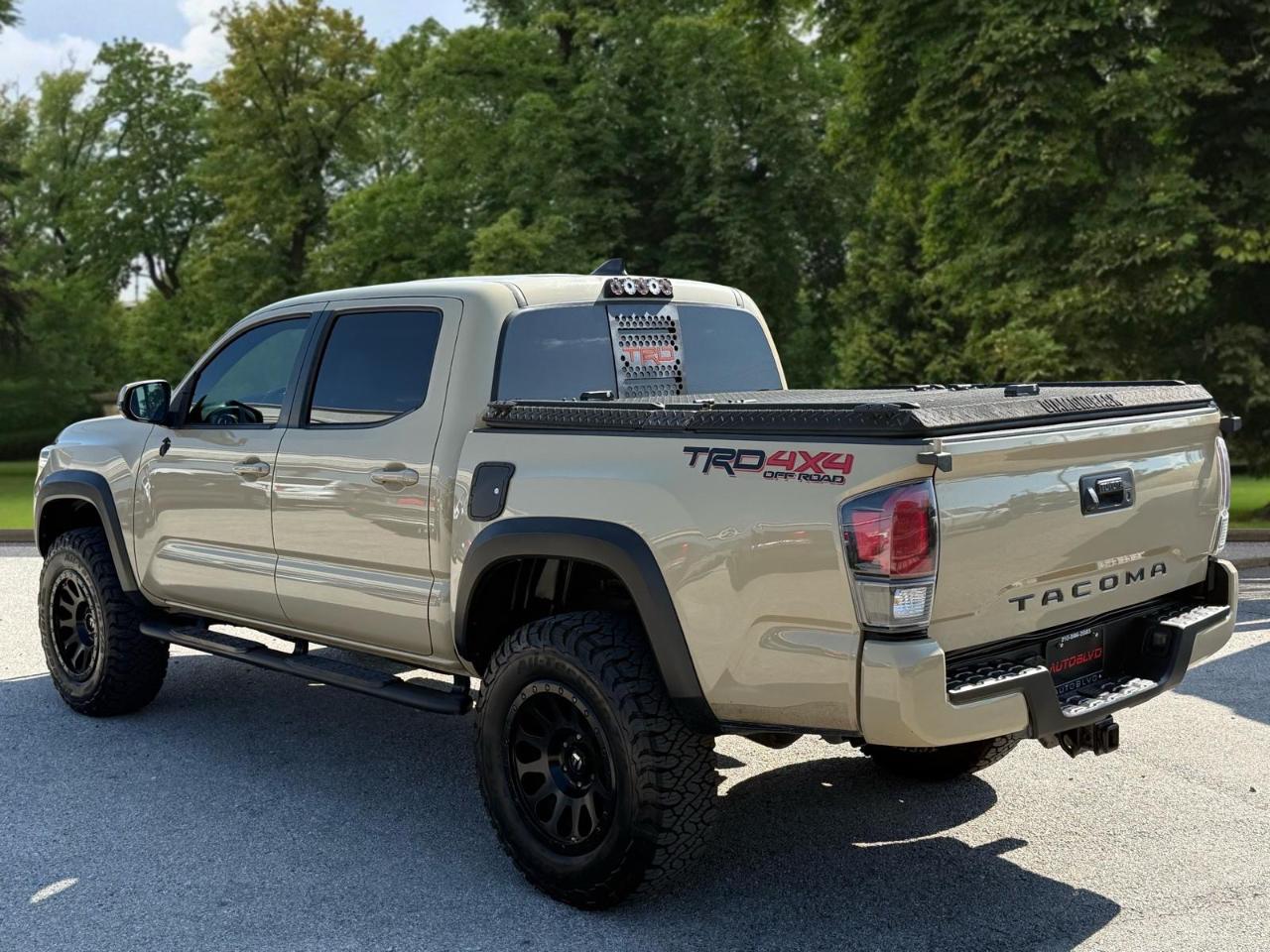 Toyota Tacoma 4WD TRD Off Road Double Cab 5' Bed V6 AT (Natl) 2017