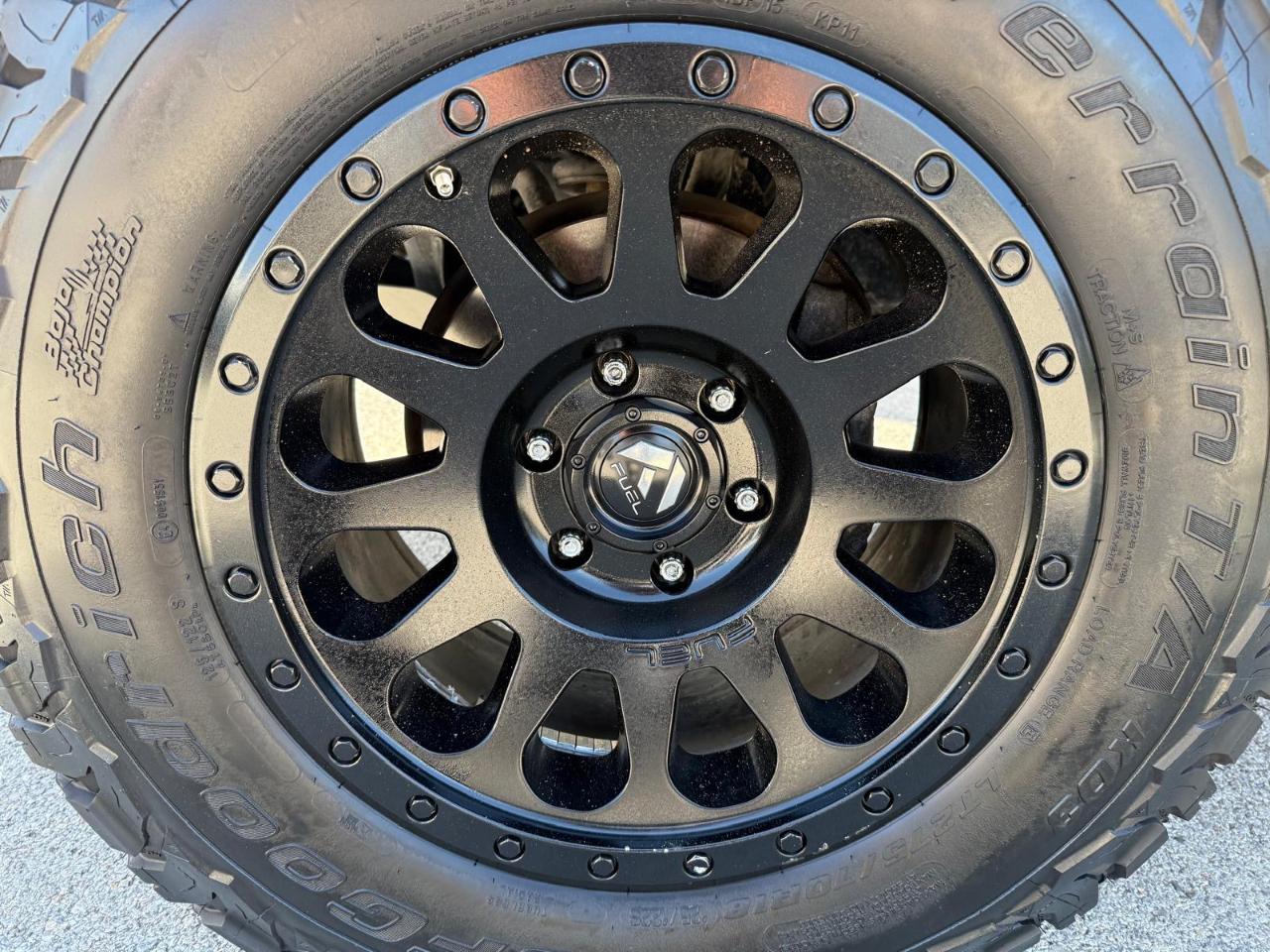 Toyota Tacoma 4WD TRD Off Road Double Cab 5' Bed V6 AT (Natl) 2017