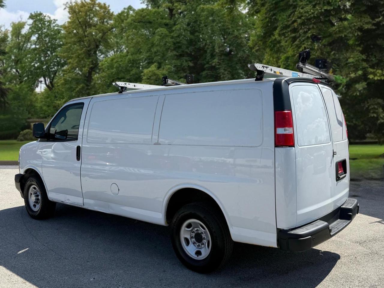 Chevrolet Express Cargo Van RWD 2500 135" 2020