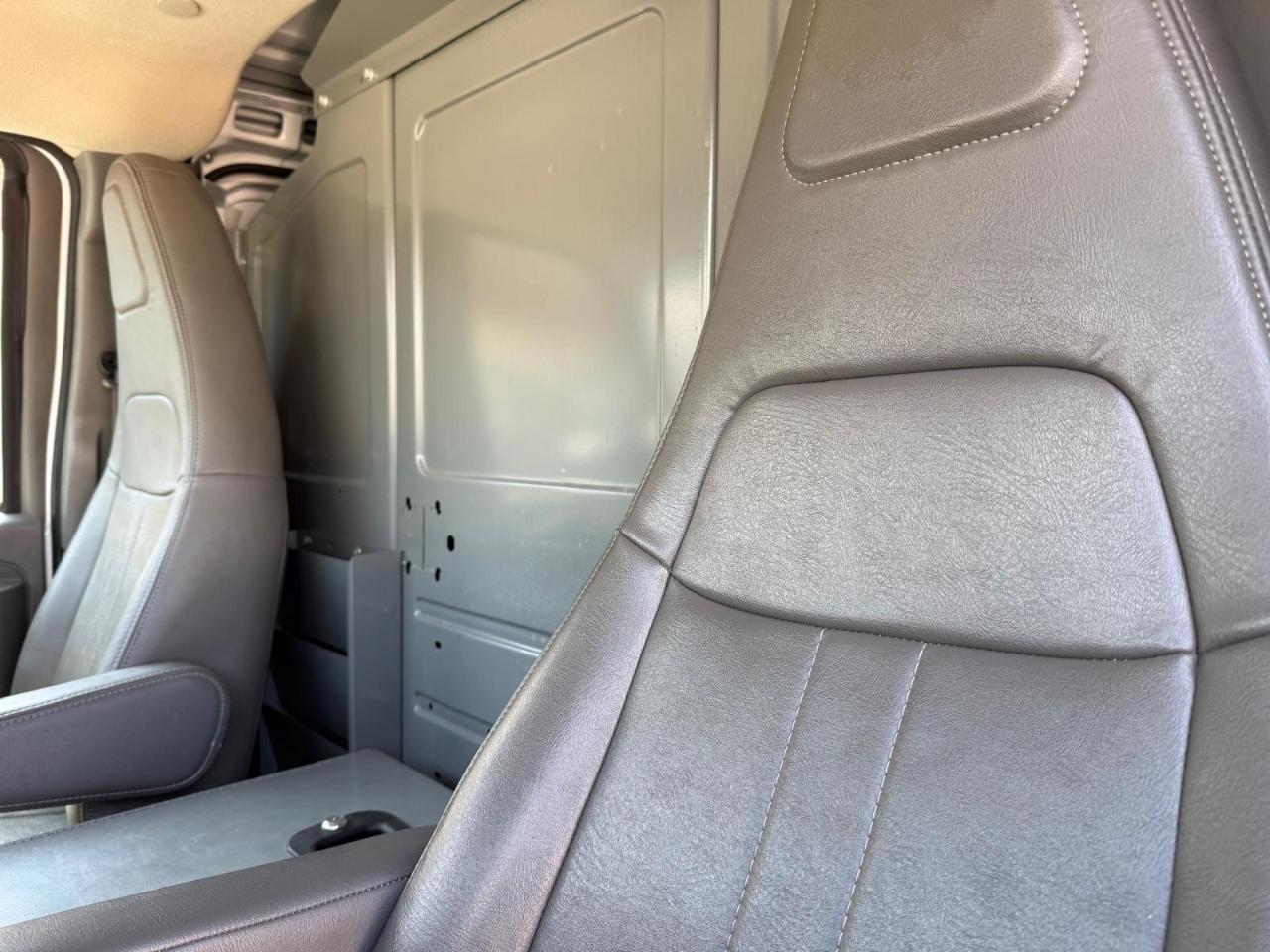 Chevrolet Express Cargo Van RWD 2500 135" 2020