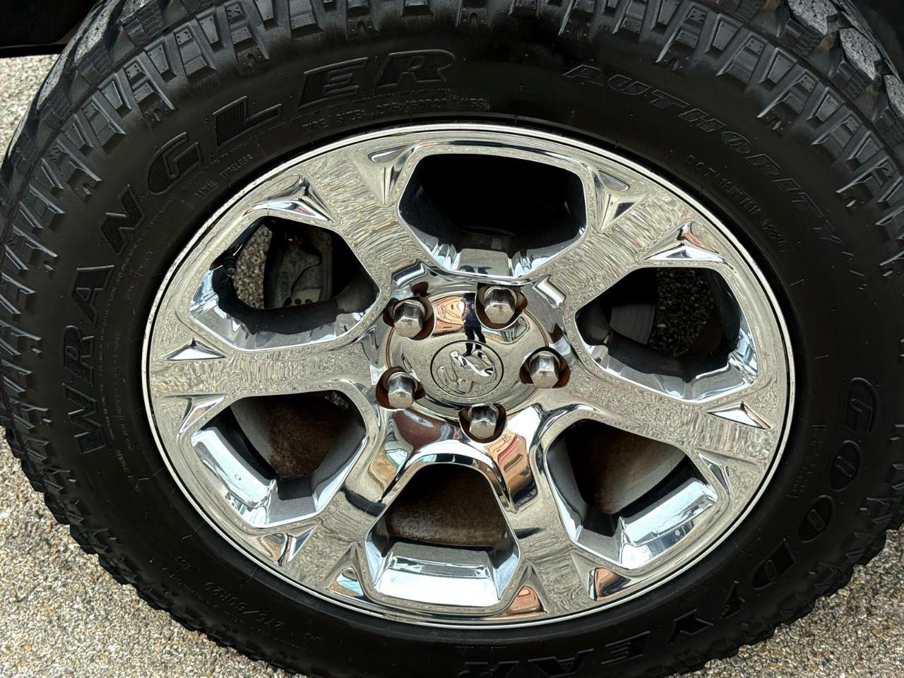 RAM 1500 4WD Crew Cab 149" Laramie 2014