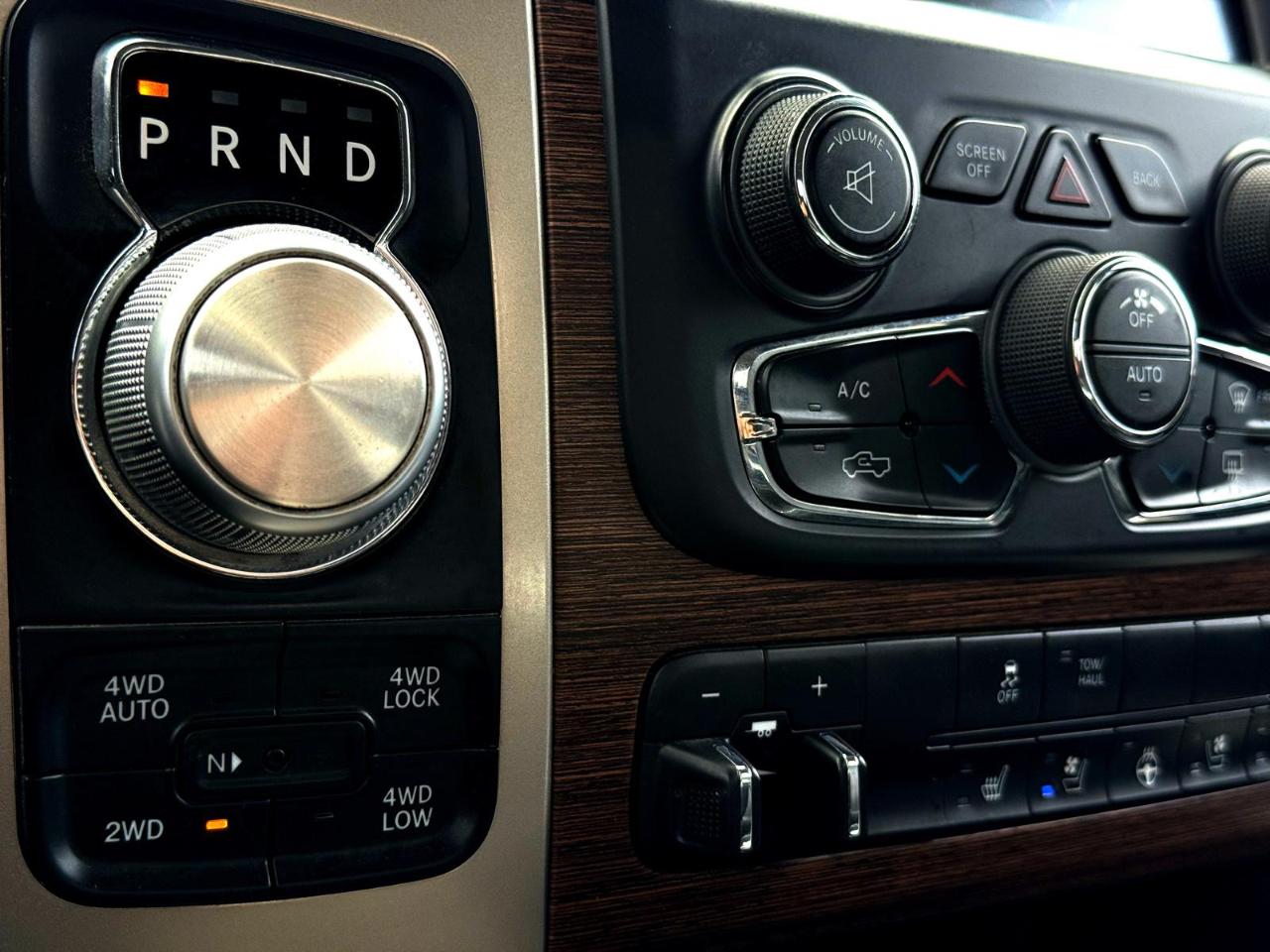 RAM 1500 4WD Crew Cab 149" Laramie 2014